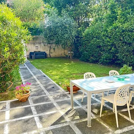 Vagabunda Sea & Garden *