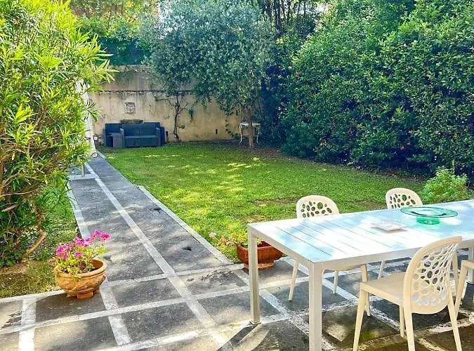 Vagabunda Sea & Garden *